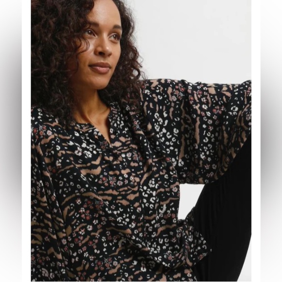 Kaffe KAerina loose fitting button down blouse 3/4 length sleeves 100% viscose - Picture 12 of 13